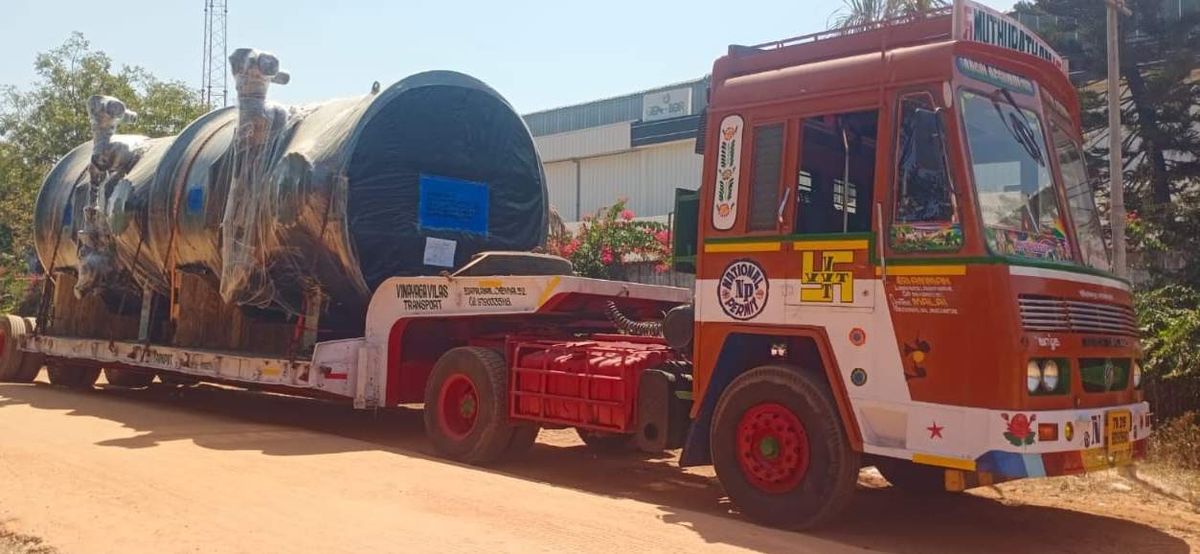 Over-dimensional coil moved on a multi-axle trailer
